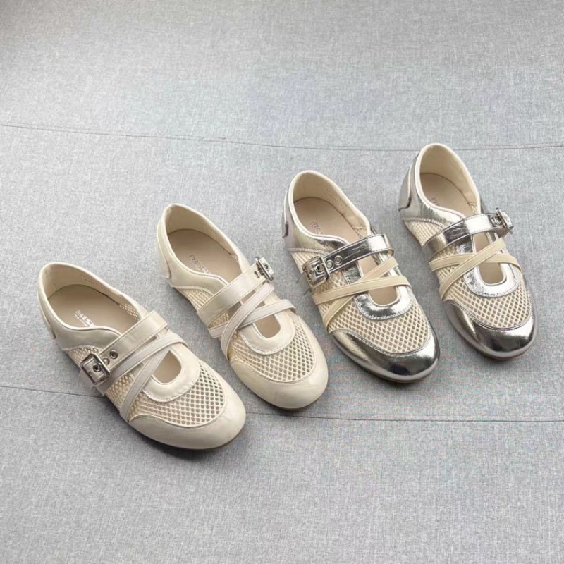 Sneakers - Nuove Sneakers Intrecciate con Dettagli Traforati