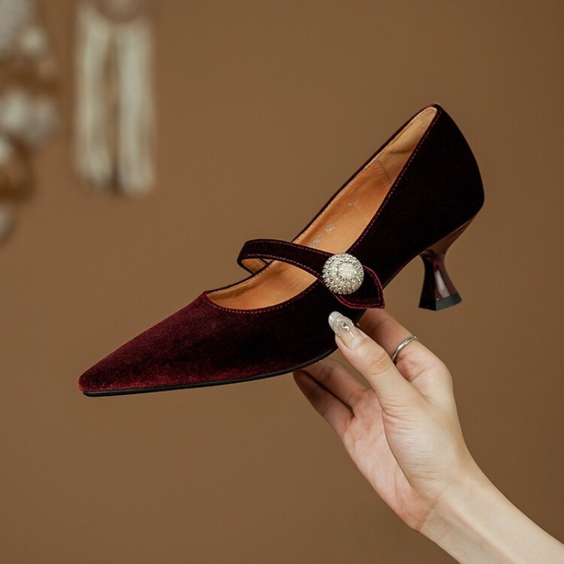 Scarpe Mary Jane a punta rosso - Boots recensione e prezzo